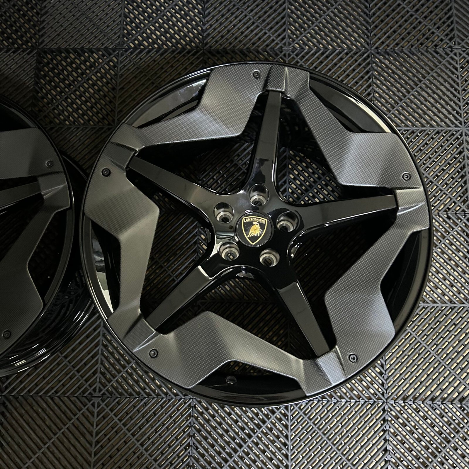 TH WHEELS Carbon Fiber Racing Wheels with Dry Carbon Aero Disc Cover for Lotus 18-22 Inch 9 微信图片 20260714145538 scaled TH WHEELS Carbon Fiber Racing Wheels with Dry Carbon Aero Disc Cover for Lotus 18-22 Inch